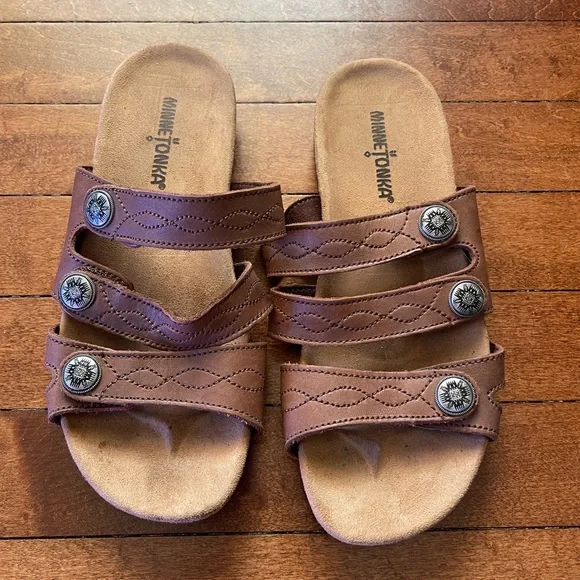 Minnetonka Women's Leather Brown Slip-on 3 Straps Sandal
Suede Footbed Sz 7 - Picture 1 of 6